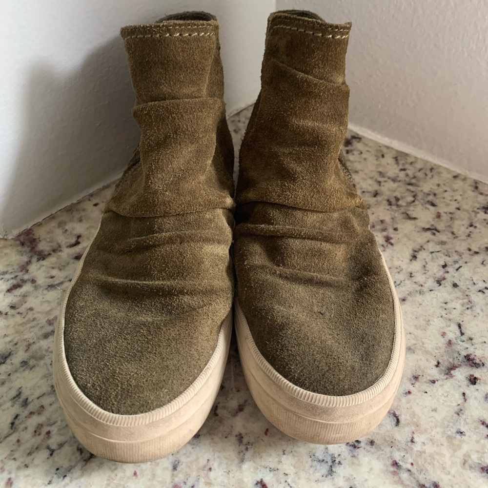 Olive green sperry tennis shoes